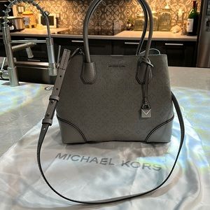 Michael Kors handbag - nee without tags - never used grey in color
